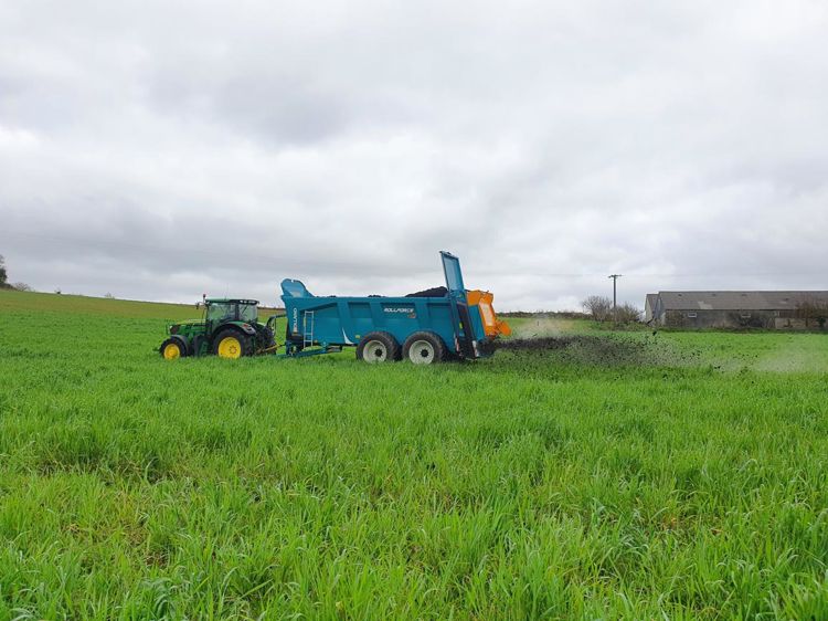 
					Rolland intègre la nature du produit dans la gestion de l’épandage.
						©  Dr